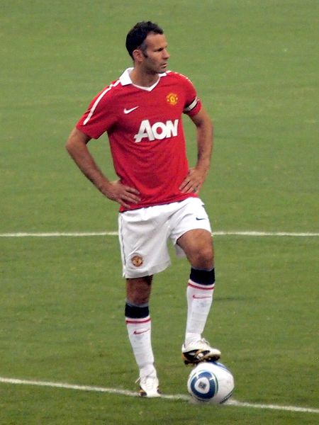 450px-Ryan_Giggs_vs_MLS_All_Stars_2010.jpg