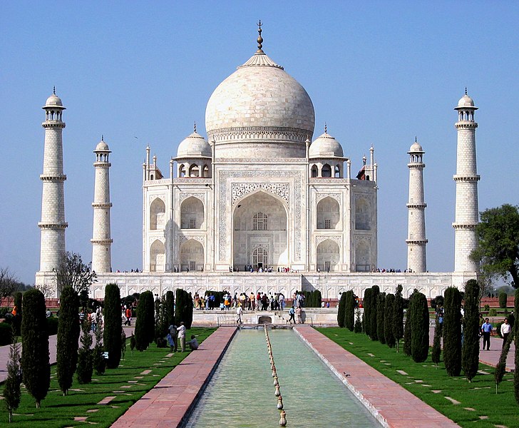 728px-Taj_Mahal_in_March_2004.jpg